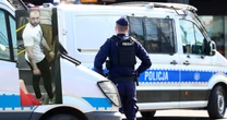 Wszedł do autobusu i przeprosił jedną z pasażerek. Teraz szuka go policja