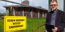 Jak doszło do zadłużenia parafii przez proboszcza? Nowe fakty szokują