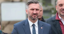 Wiceminister został zawieszony przez Tuska. Teraz tłumaczy, co robił w trakcie głosowania. Zaskakująca sytuacja