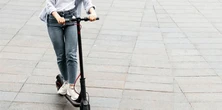 Zderzenie hulajnóg elektrycznych w Kutnie. 52-letni mężczyzna nie przeżył wypadku