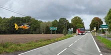 Kamień wystrzelił spod kół, przebił szybę w aucie i ranił pasażera. Konieczna była reanimacja