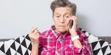 Mają nową metodę na oszustwo. Seniorka straciła 100 tys. zł w jednej chwili. Wystarczył telefon
