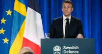 "W sali zapanowała cisza". Później rozdzwoniły się telefony. Tak Emmanuel Macron kusi europejskich przywódców, którzy drżą przed powrotem Donalda Trumpa