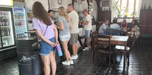 Polacy weszli do czeskiej knajpy. Parsknęli śmiechem czytając menu