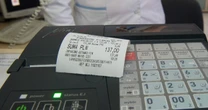 Czy kasjer w sklepie musi wydawać resztę? Prawo go do tego nie zobowiązuje