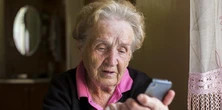 Telefon z banku? Tak próbują wyłudzić twoje pieniądze. Te słowa mogą oznaczać próbę oszustwa