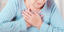Dławica piersiowa - ból może promieniować do zębów. Kiedy należy dzwonić na pogotowie?