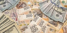 Kursy walut 7 sierpnia 2025. Co się dzieje ze złotym? Po ile jest frank, dolar i euro?