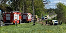 Dramat na Pomorzu. Bus z osobami niepełnosprawnymi uderzył w słup. Wielka mobilizacja służb