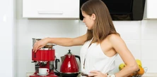 Skończ z dodawaniem tego do herbaty. Wrzuć do kawy i patrz, jak kilogramy lecą w dół