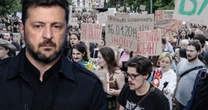 Kryzys w Ukrainie. Wołodymyr Zełenski "czyści" system i strzela sobie w stopę. Ukraińcy wyszli na ulice