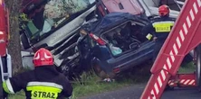 Tragedia na Mazowszu. Rozpędzony ford miał czołówkę z tirem. Aż trudno się patrzy na to zdjęcie