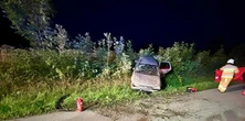 Siła uderzenia była tak duża, że wyrzuciło ich z auta. Godzinę walczyli o życie jednego z nich
