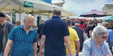 Na ryneczku walka o truskawki. "Pół biedy, że drożyzna"