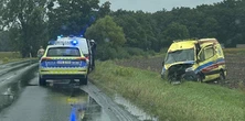Roztrzaskana karetka w polu. Dramat pod Oławą