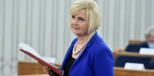 Te pytania zdali Staroń senatorowie. Jak odpowiadała?