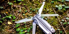 Wielofunkcyjne multitoole, które sprawdzą się w różnych sytuacjach