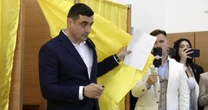 Antyukraiński, bliski Trumpowi i PiS. Kim jest George Simion, zwycięzca I tury wyborów w Rumunii