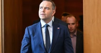 "Stan Wyjątkowy". Karol Nawrocki plącze się w tłumaczeniach. Sam wkopał swój sztab [PODCAST]