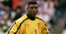 Nie żyje znany bramkarz Peter Rufai. Mógł być królem, został piłkarzem
