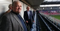 Gdy grał w Górniku Zabrze, został inżynierem. Jest w elitarnej grupie