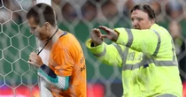 Wtargnął na boisko i przerwał mecz Ekstraklasy. Właśnie usłyszał wyrok