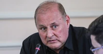 77 lat i duże pieniądze co miesiąc. To dlatego ma dwie emerytury