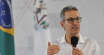 Zema lamenta conduta de Bolsonaro na pandemia: 'Ajudar, no ajuda'