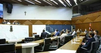 Aps aval a igrejas, Cmara vota celebraes religiosas como essenciais