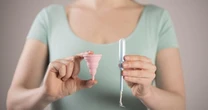 Calcinha absorvente é um método menos eficaz para menstruação, diz estudo