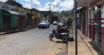 Pai tem desiluso amorosa e tenta se jogar de prdio com os filhos