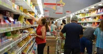 Quase 99% dos ultraprocessados têm ingredientes nocivos; diz estudo