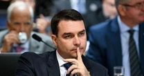 Flvio Bolsonaro ataca imprensa por divulgar compra de imvel