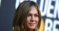 Jennifer Aniston faz tratamento facial com esperma de salmão: entenda