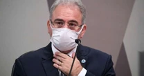 Para apoiar Bolsonaro, Queiroga recua e questiona evidncias de vacinas