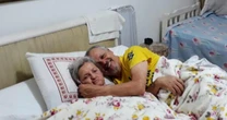 Livro aborda dedicação de filho ao cuidar por 15 anos da mãe com Alzheimer