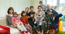«Ти можеш зробити щось для кожного». Патронатна мама допомагає дітям у скруті з прифронтового міста Зараз у тернопільському домі Наталії Чижової 8 дітей, 5 з яких – патронатні. Ще для 4 діток вона знайшла нові родини