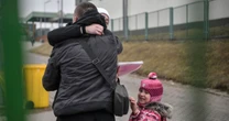 100 тисяч українців повертаються додому кожні пів року, але готові виїжджати знову Кожен п’ятий біженець, який повернувся в Україну, думає про повторну міграцію, бо війна триває