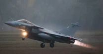 Французькі Rafale означають відхід України від радянських винищувачів – аналітики Оголошення, що Київ отримає французькі винищувачі Rafale, стало ще одним кроком України до відмови від радянських бойових літаків