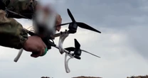Двобій із FPV-дроном: як піхотинцям ЗСУ протистояти прицільним російським атакам Що має бути у військового, щоб у нього був шанс врятуватися в разі атаки БПЛА?