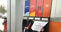 Паливна криза в Криму: «20 літрів у бак» та обіцянки влади РФ У Криму, як і раніше, бракує бензину, але його можна купити «з-під поли»