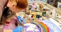 «Тітка Зебра» допомагає дітям, які живуть у війні. У чому секрет? Історія успіху переселенки з Харкова