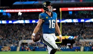 Trevor Lawrence's stumbling touchdown caps last-minute drive to give Jaguars win over Chiefs