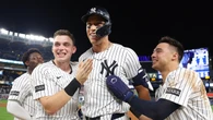 Yankees exploit Mariners closer's incoming pitches with wild movements to relay signs