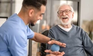 Can you reduce Alzheimer’s risk by seeing a health coach? Cognitive study suggests it’s possible