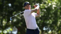 Jordan Spieth's errant tee shot hits Masters patron, golf star apologizes with signed glove