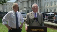 Kaine breaks into Spanish as Dems force vote targeting Trump-El Salvador alliance over deportations