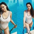 Arisa dà il via all’estate: il suo costume intero e sgambato è un must-have che non passa mai di moda