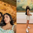Giulia Salemi a Firenze con Pierpaolo: visita gli Uffizi in sneakers e borsa griffata