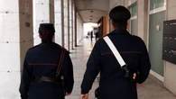 Rapina in una banca, pistola puntata alla testa del direttore: i rapinatori scappano con 11mila euro